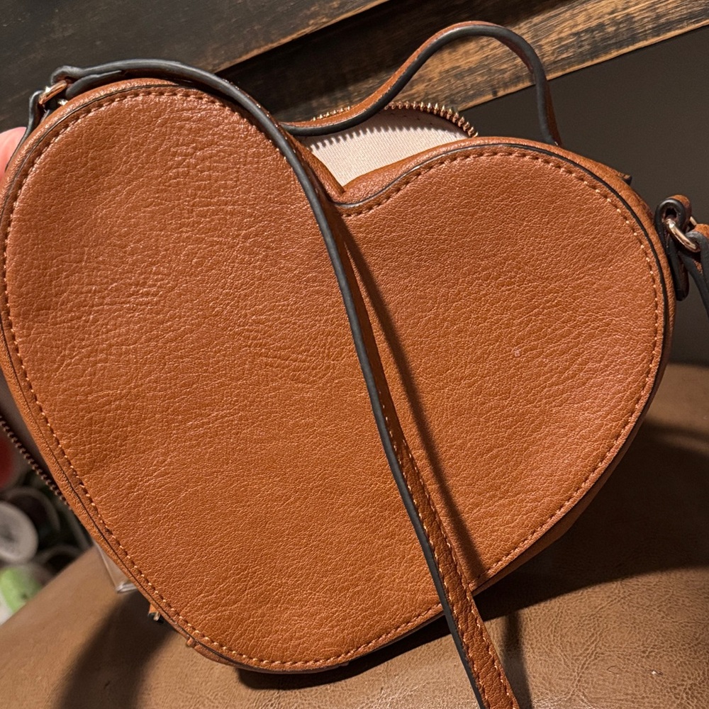 Heart-Shaped Brown Leather Crossbody Bag - Picture 6 of 7